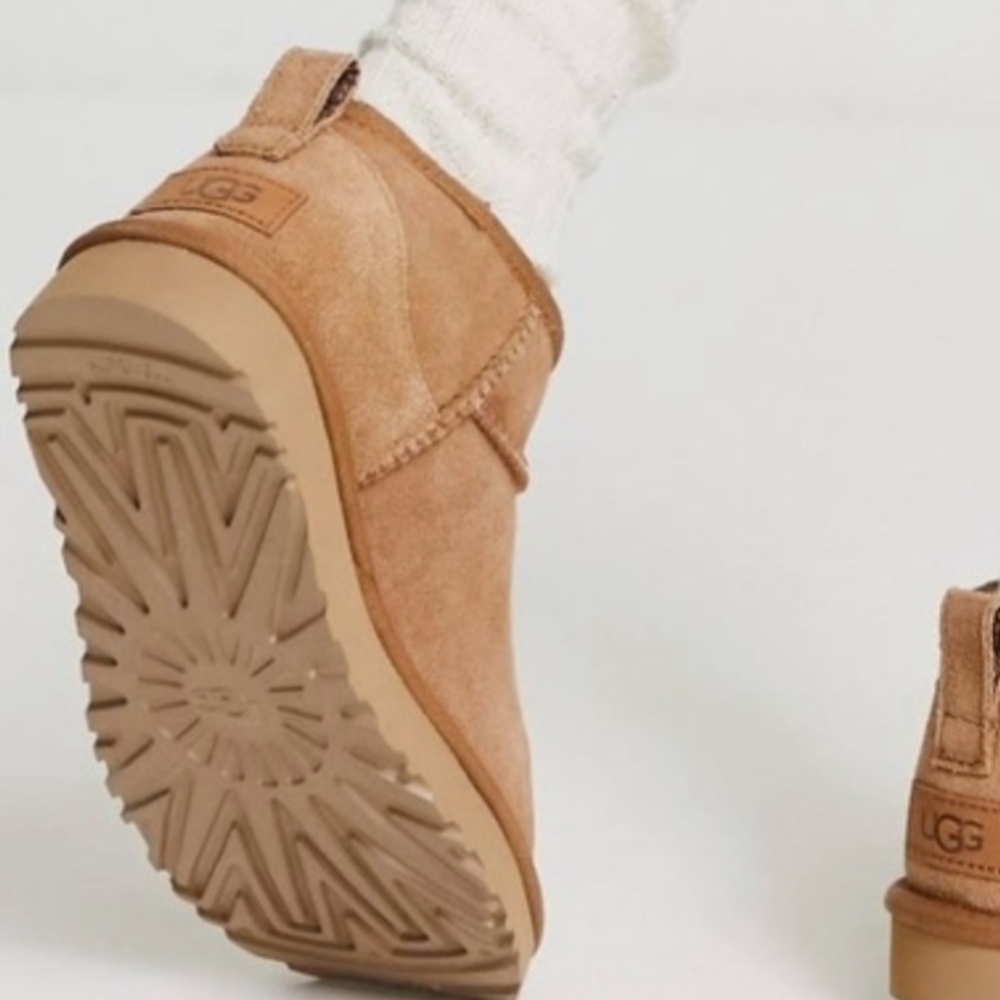 UGG Womens Classic Ultra Mini Boots - Picture 3 of 11